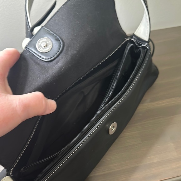 Rolf’s Vintage Black Leather Shoulder Bag with White Flower Accent - Picture 7 of 14